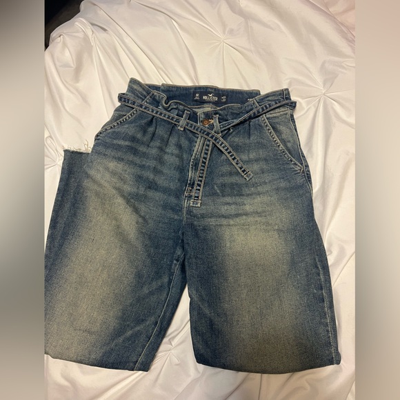 Hollister Ultra High Rise Vintage Stretch Mom Jeans - Picture 2 of 4